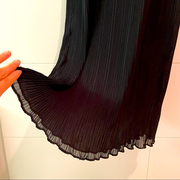 Vintage pleated dress with puff sleeves - Picture 5 of 9